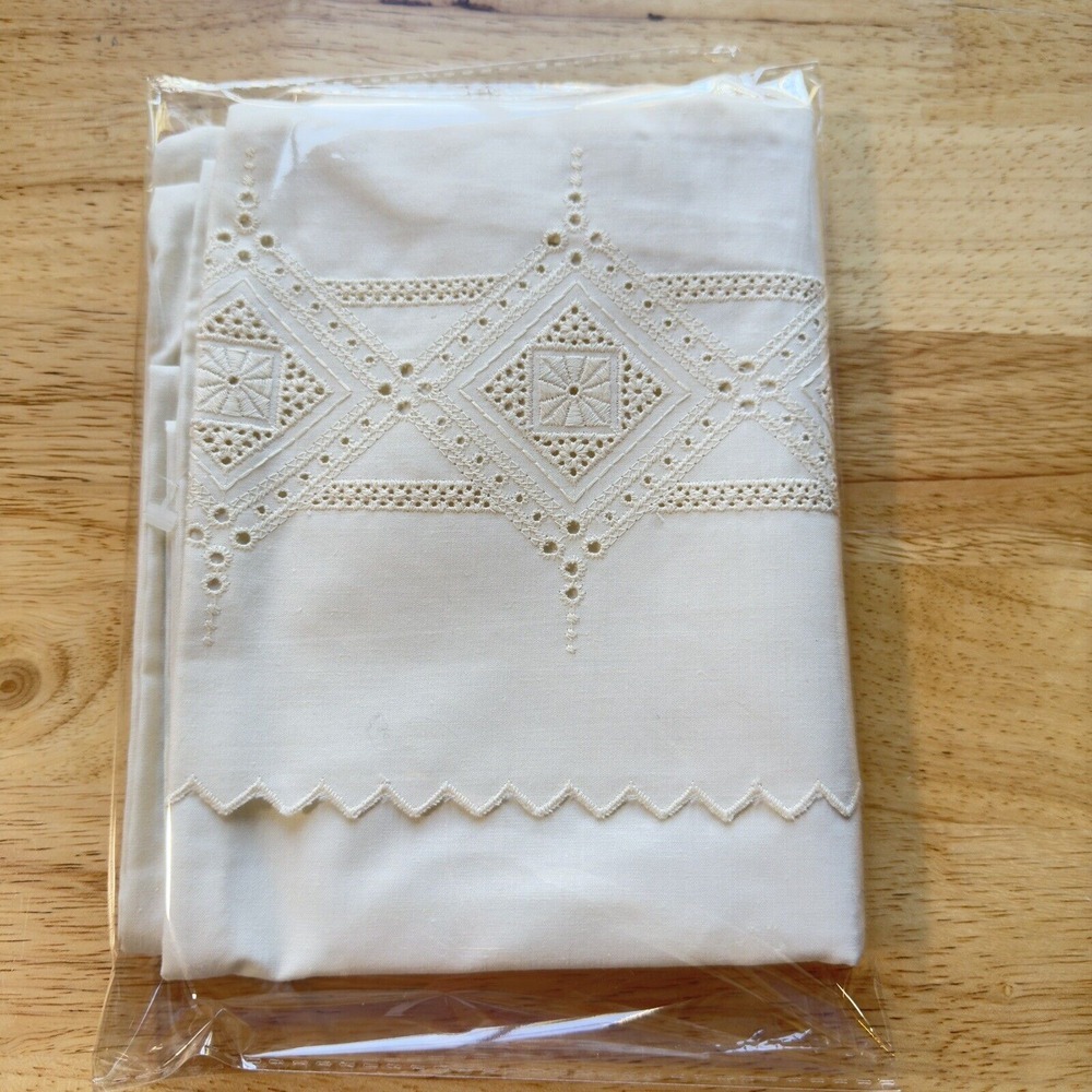 Court Of Versailles‎ Cannon Royal STANDARD Pillow Sham Ivory Embroidered  NOS